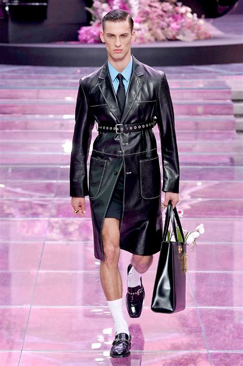 sfilate versace uomo|VERSACE.